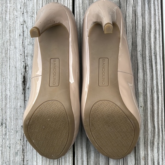 Bandolino peep-toe glossy tan shoes 6W - Picture 7 of 10